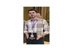 مصاحبه با یاسر داوودی، دانشجوی سال اول که موفق به کسب رتبه ی برتر در هفدهمین المپیاد علمی دانشجویان علوم پزشکی کشور شد